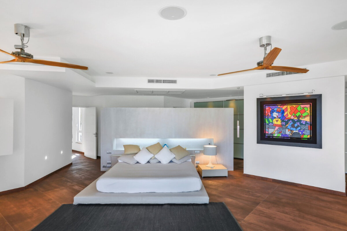 DeLuxe Villa Boat Slip gates community SXM