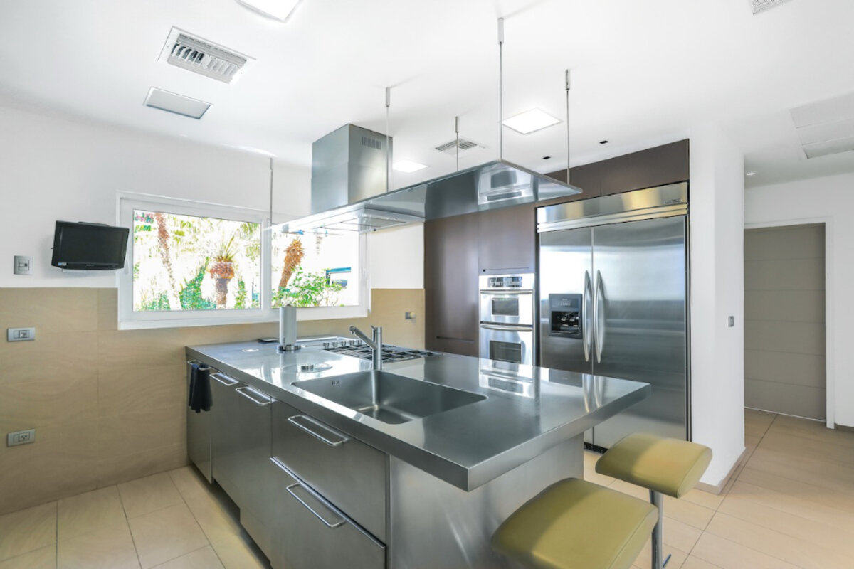 DeLuxe Villa Boat Slip gates community SXM