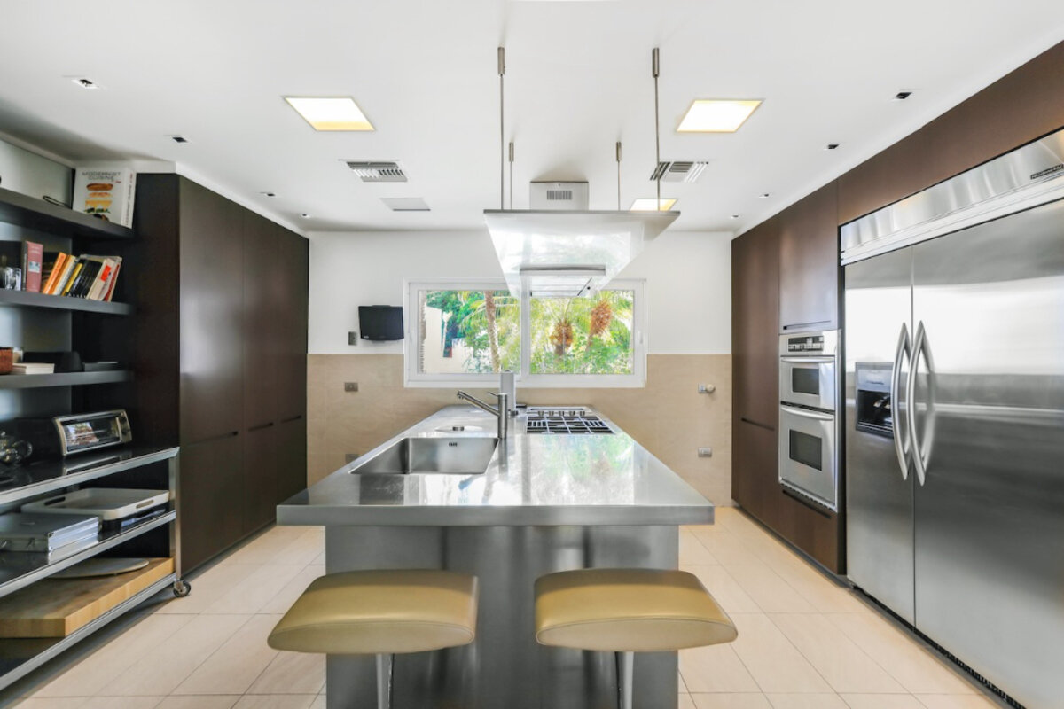 DeLuxe Villa Boat Slip gates community SXM