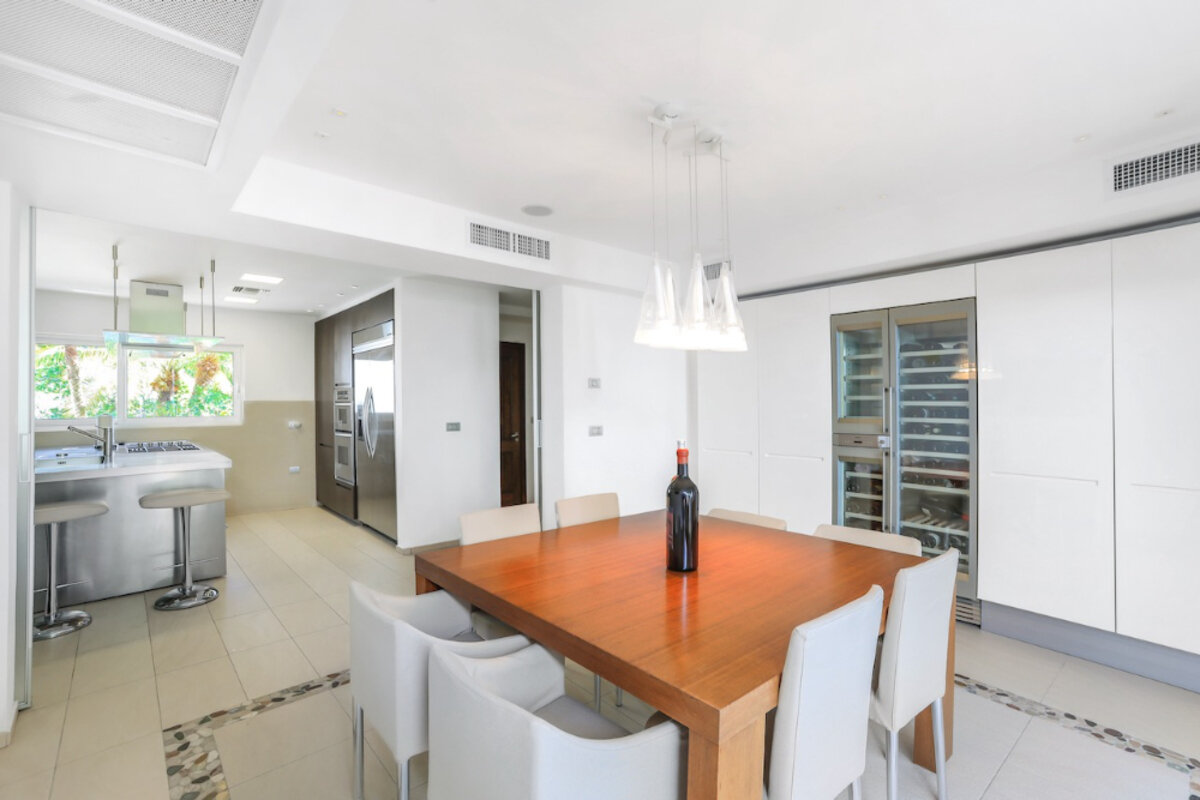 DeLuxe Villa Boat Slip gates community SXM