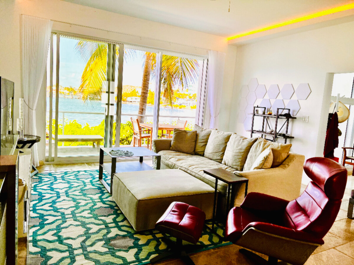 Waterfront 2 Br 2B baths Oyster Pond St. Maarten