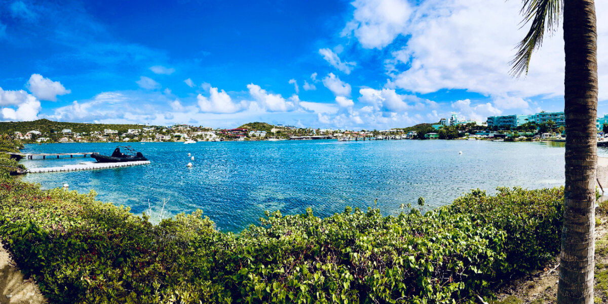 Waterfront 2 Br 2B baths Oyster Pond St. Maarten