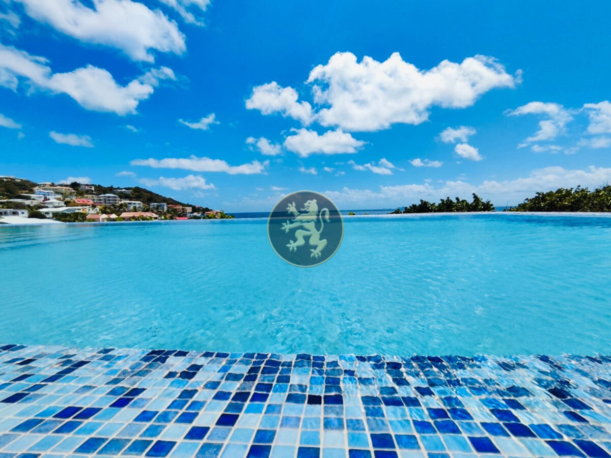 Island Paradise: Luxury 2BR Condo with Ocean Views