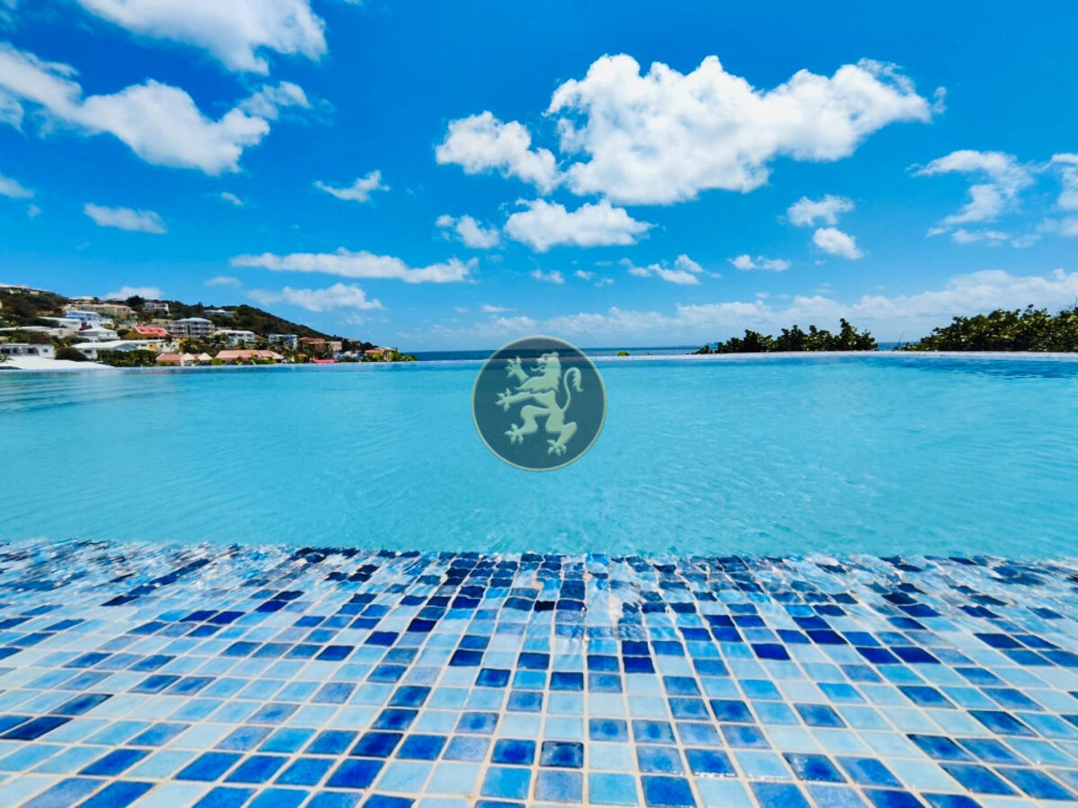 Island Paradise: Luxury 2BR Condo with Ocean Views