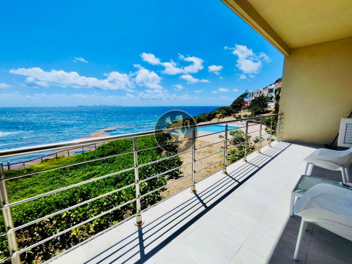 Island Paradise: Luxury 2BR Condo with Ocean Views