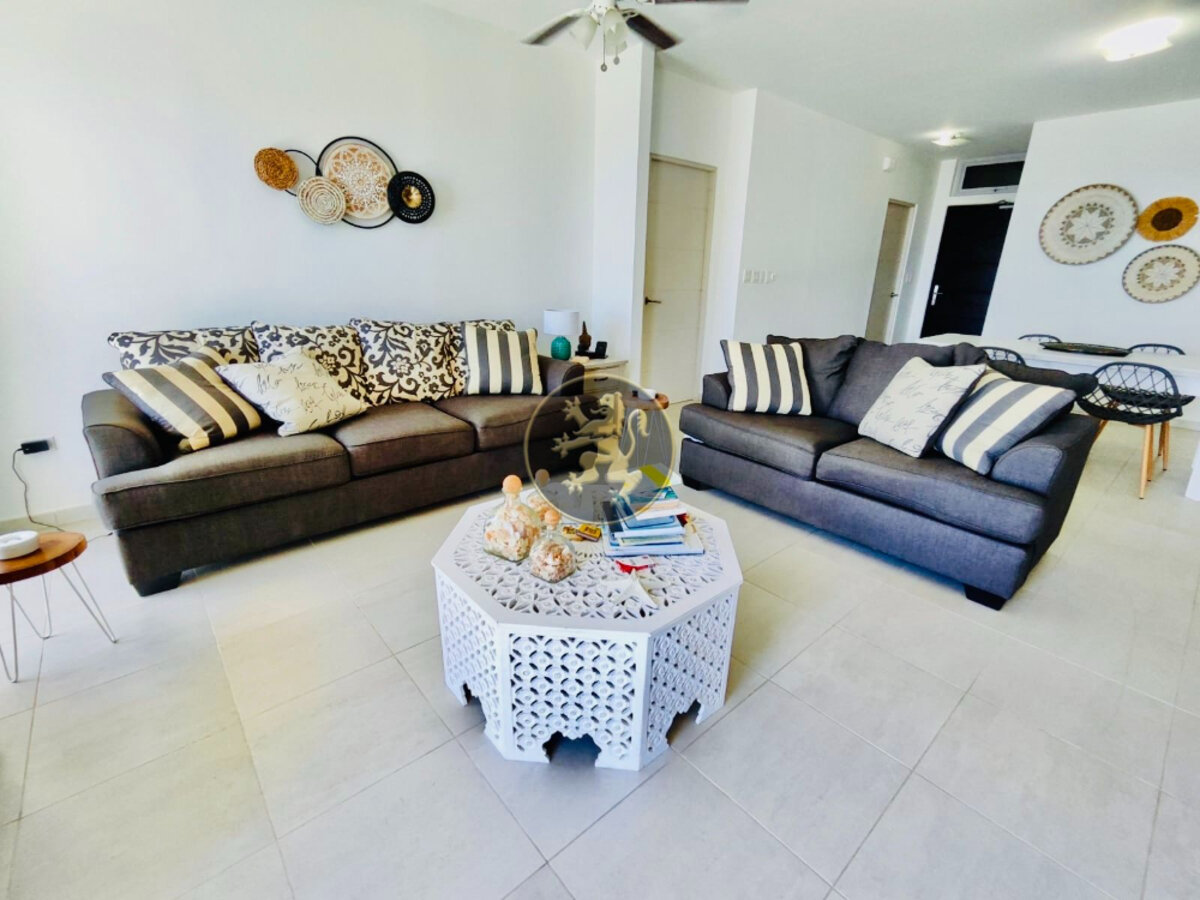 Island Paradise: Luxury 2BR Condo with Ocean Views