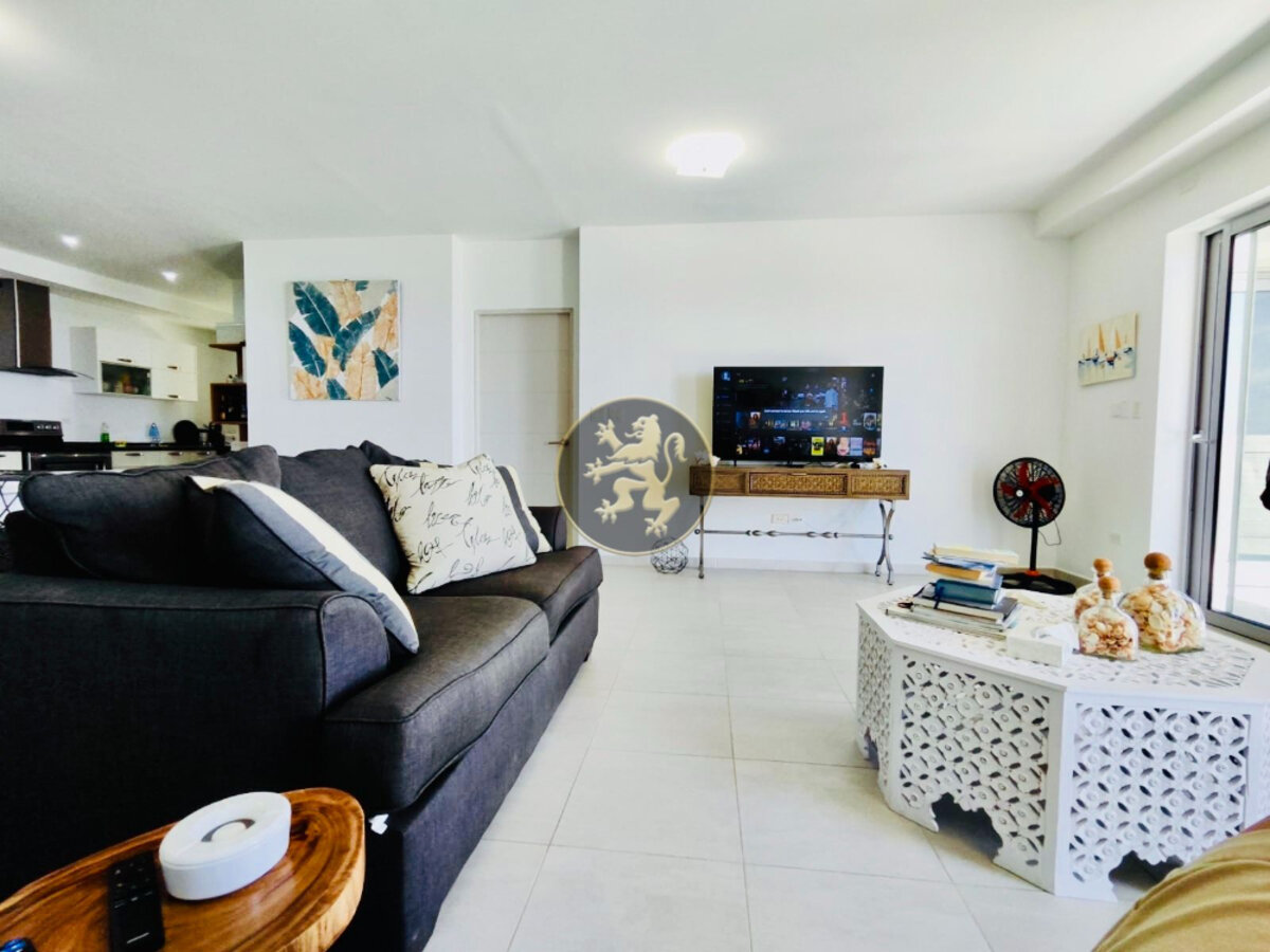 Island Paradise: Luxury 2BR Condo with Ocean Views