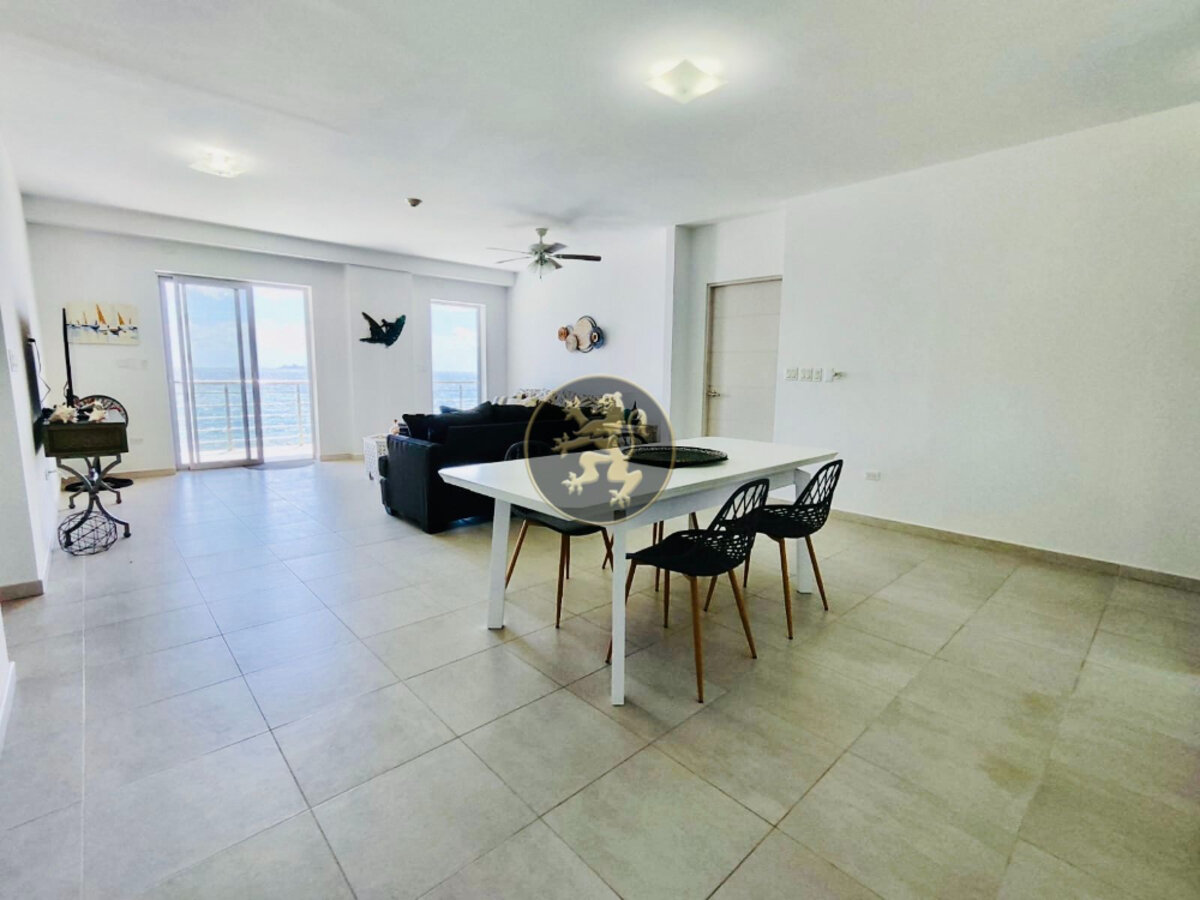 Island Paradise: Luxury 2BR Condo with Ocean Views