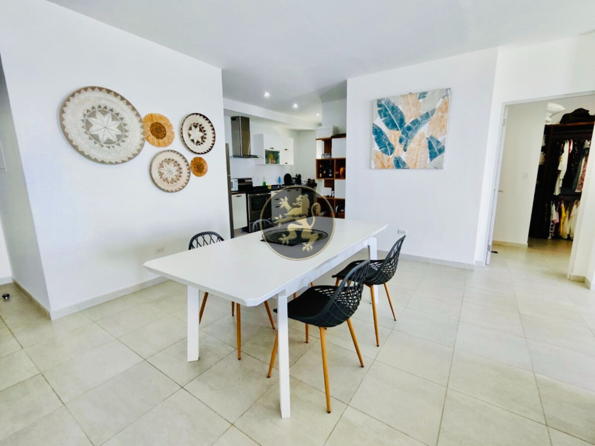 Island Paradise: Luxury 2BR Condo with Ocean Views