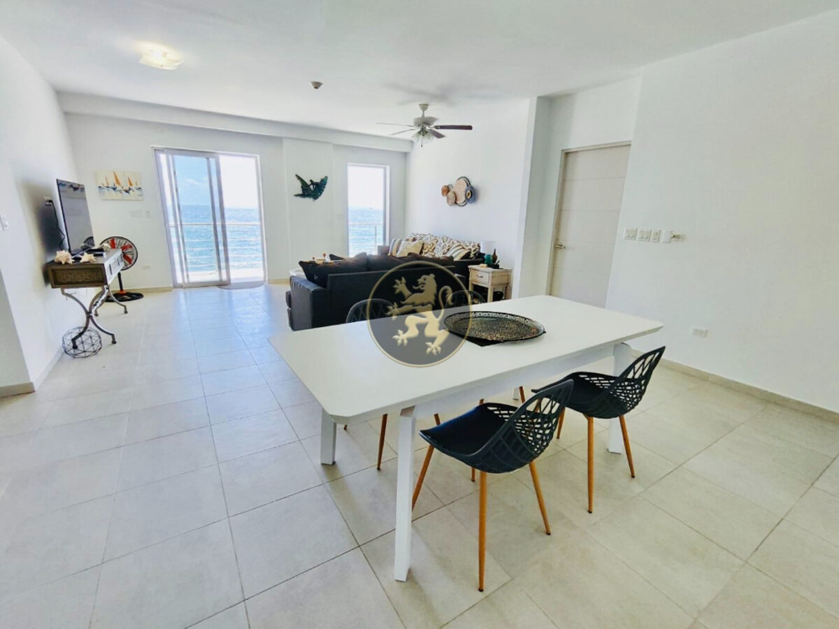 Island Paradise: Luxury 2BR Condo with Ocean Views