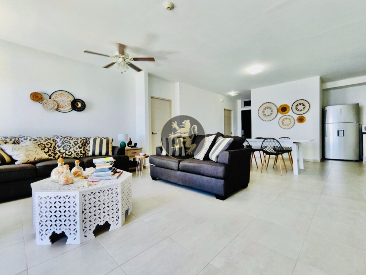 Island Paradise: Luxury 2BR Condo with Ocean Views