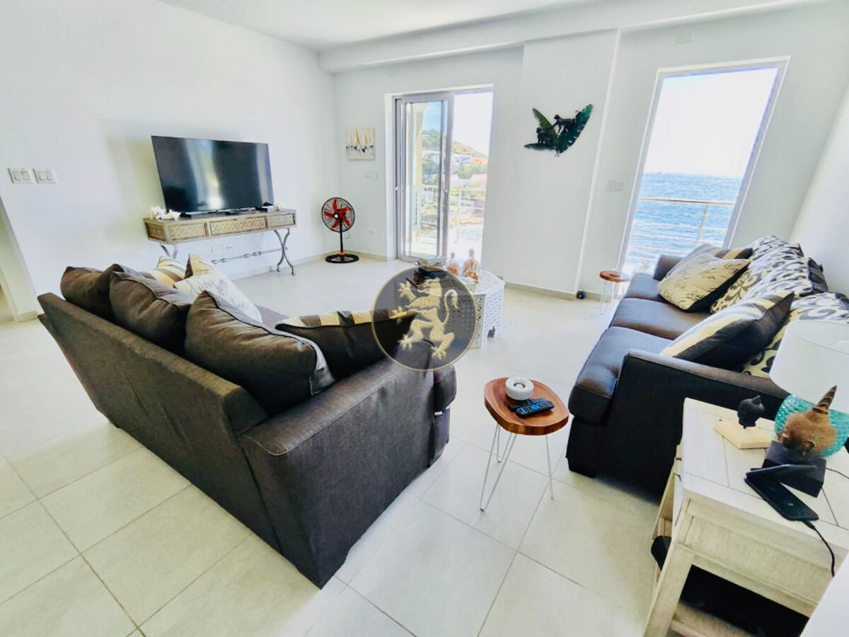 Island Paradise: Luxury 2BR Condo with Ocean Views