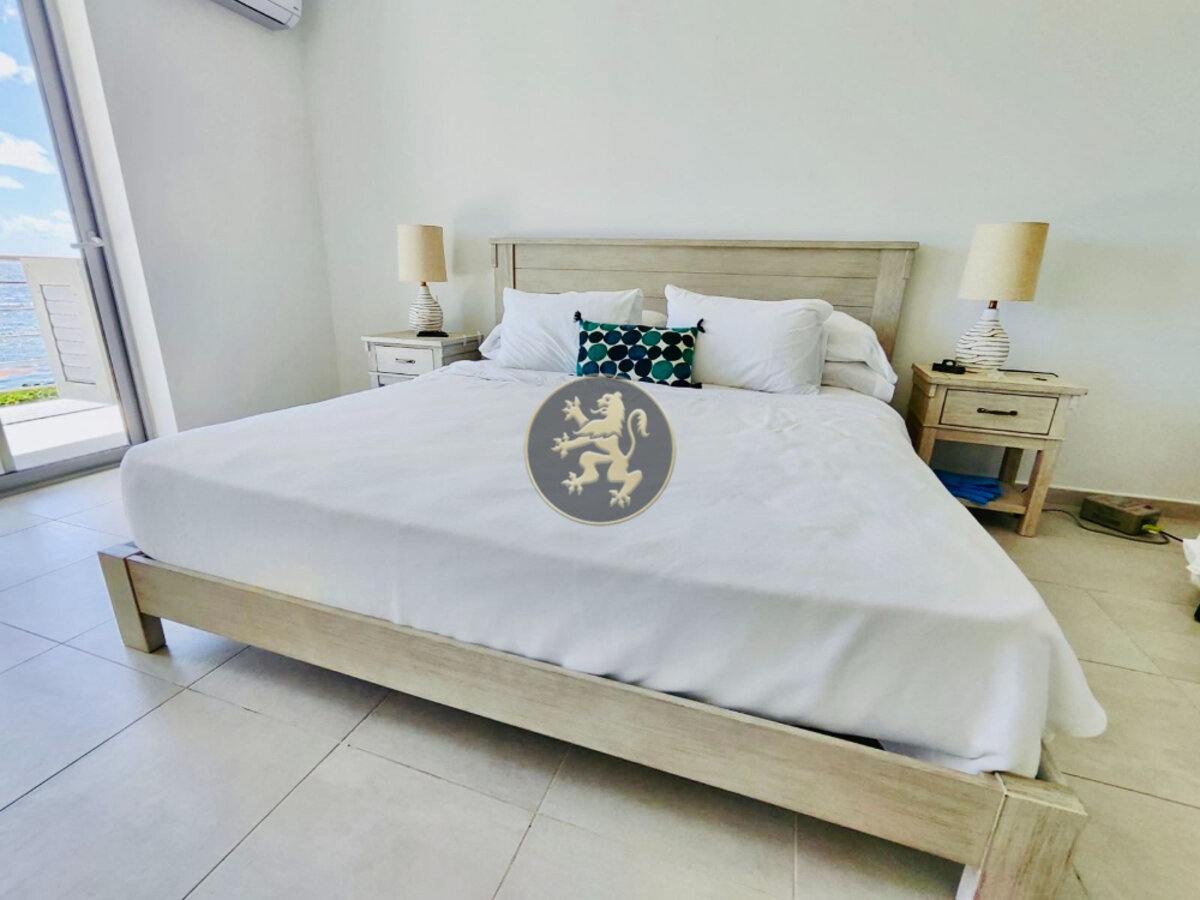 Island Paradise: Luxury 2BR Condo with Ocean Views