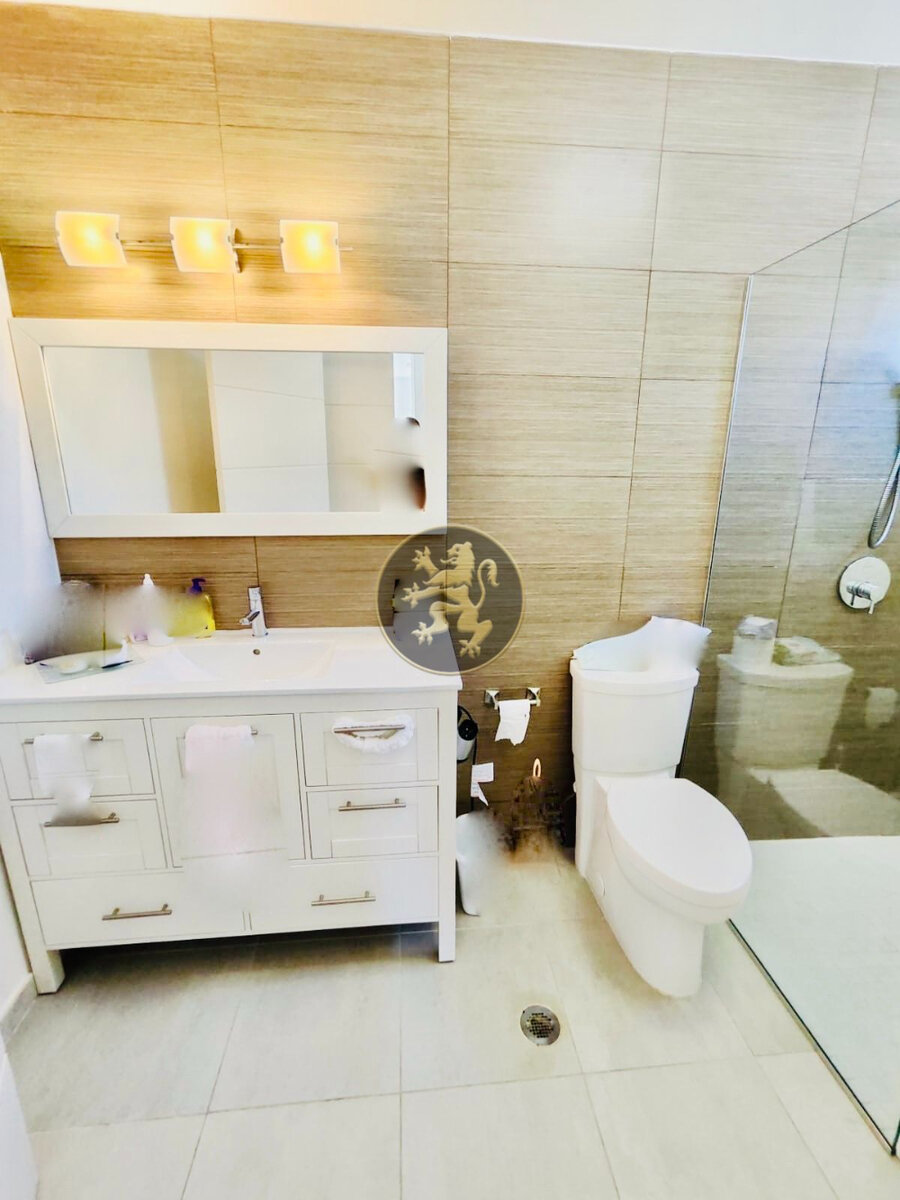 Island Paradise: Luxury 2BR Condo with Ocean Views