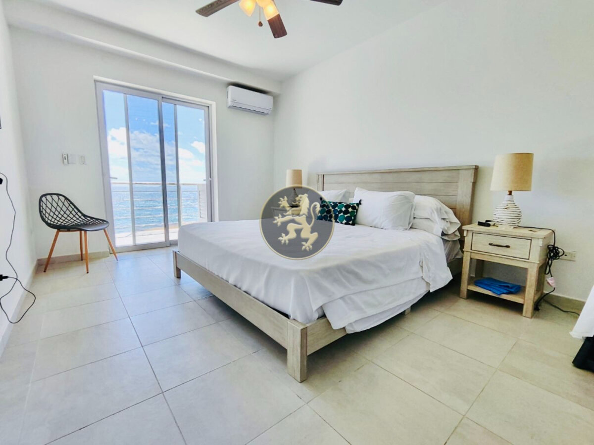 Island Paradise: Luxury 2BR Condo with Ocean Views