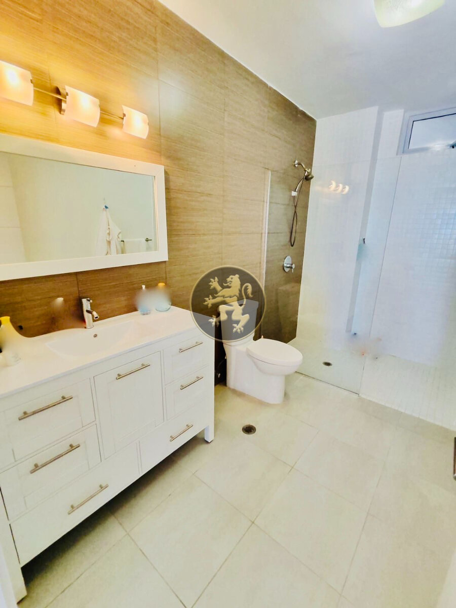 Island Paradise: Luxury 2BR Condo with Ocean Views