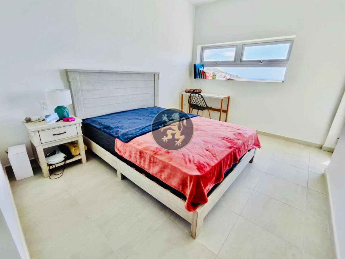 Island Paradise: Luxury 2BR Condo with Ocean Views