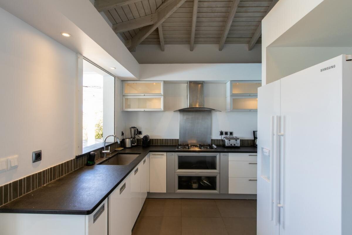 Property of 2 villas with sea view in Terres Basses