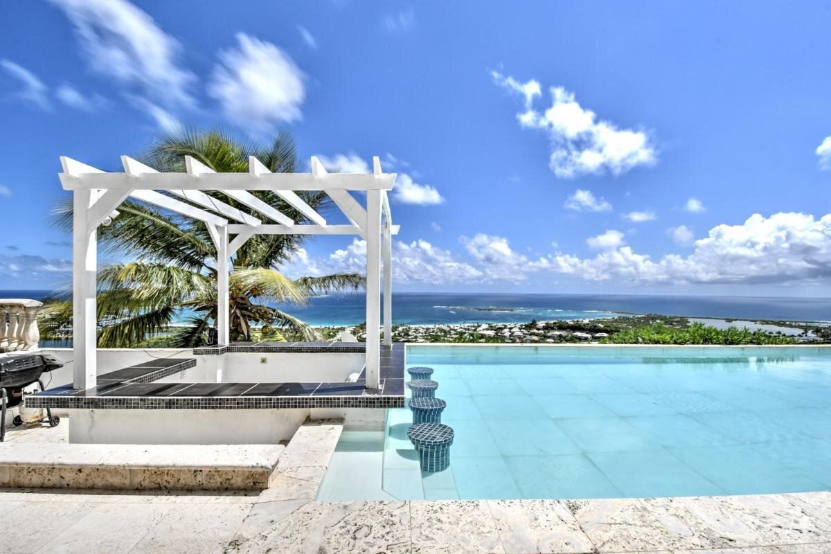 Villa T5 Sea View with a studio and T3 apartment