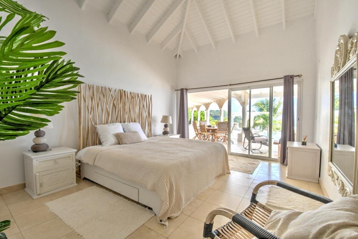 Villa T5 Sea View with a studio and T3 apartment