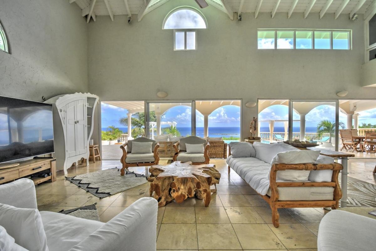 Villa T5 Sea View with a studio and T3 apartment