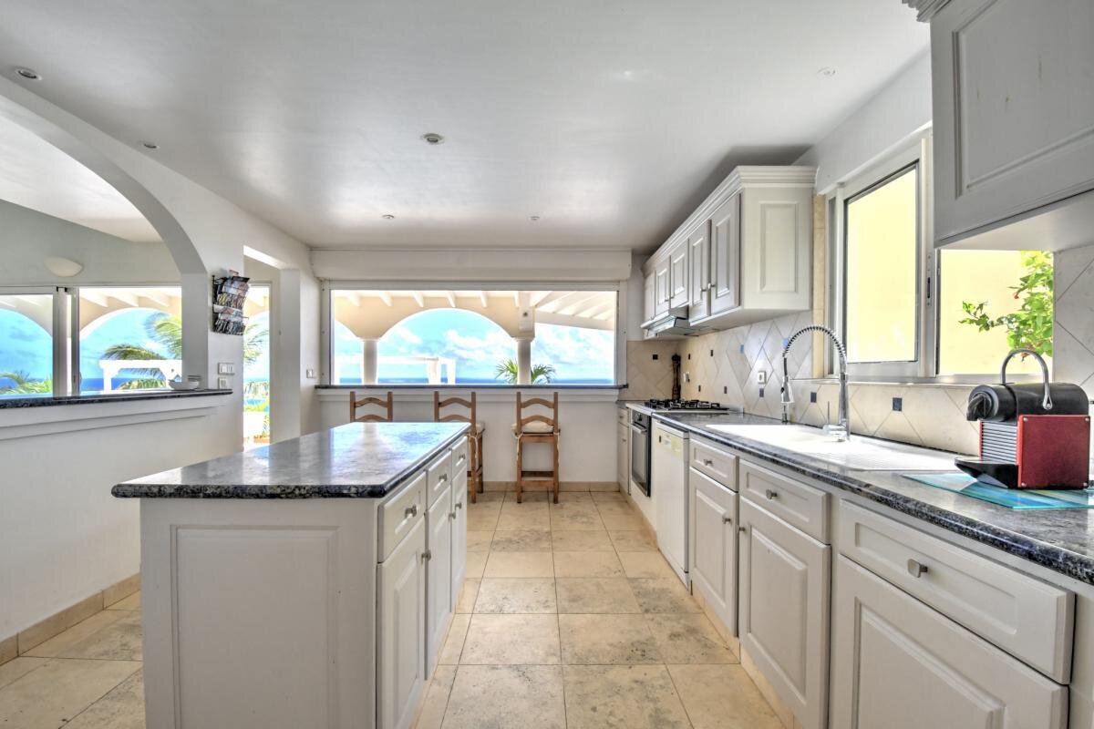 Villa T5 Sea View with a studio and T3 apartment