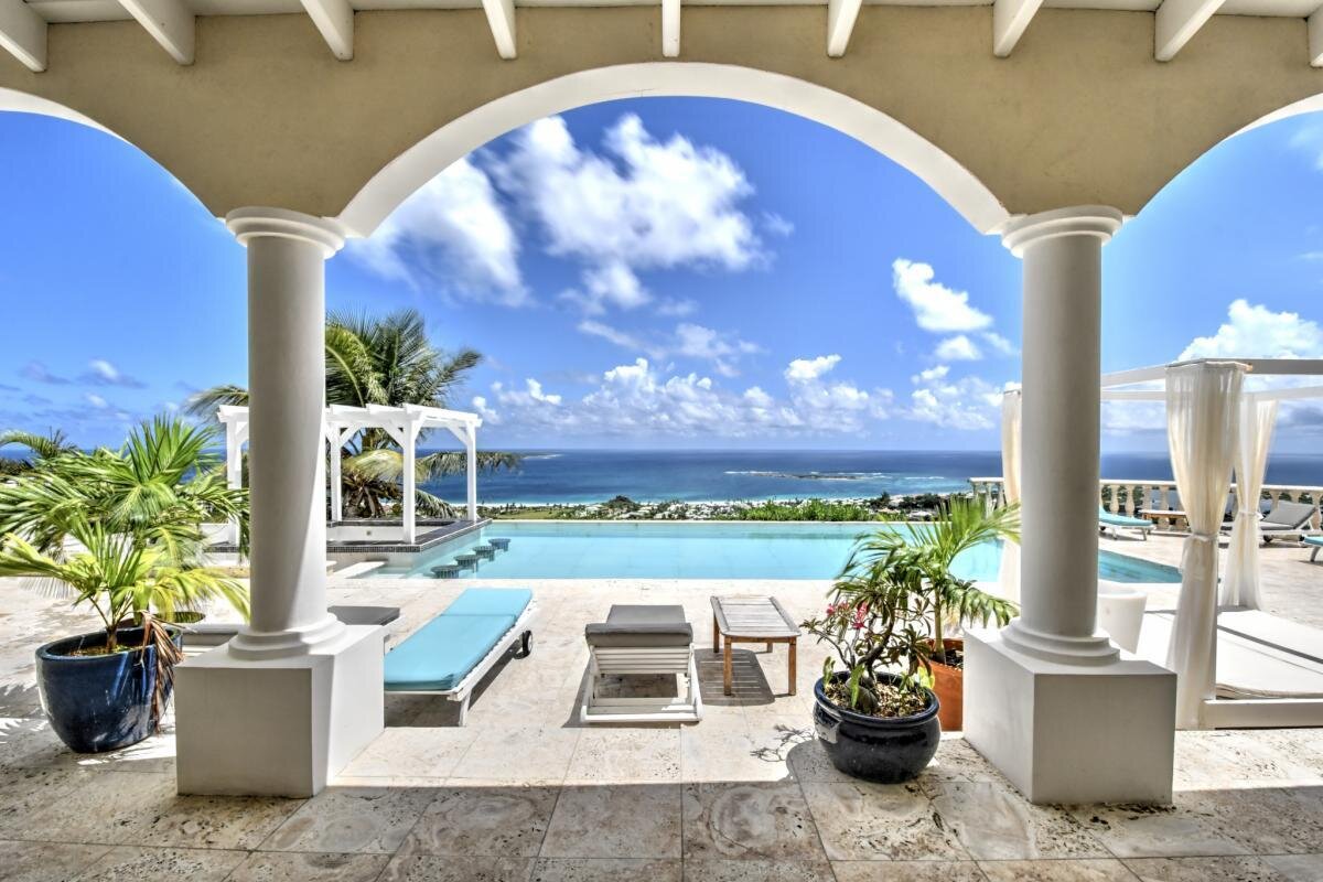 Villa T5 Sea View with a studio and T3 apartment