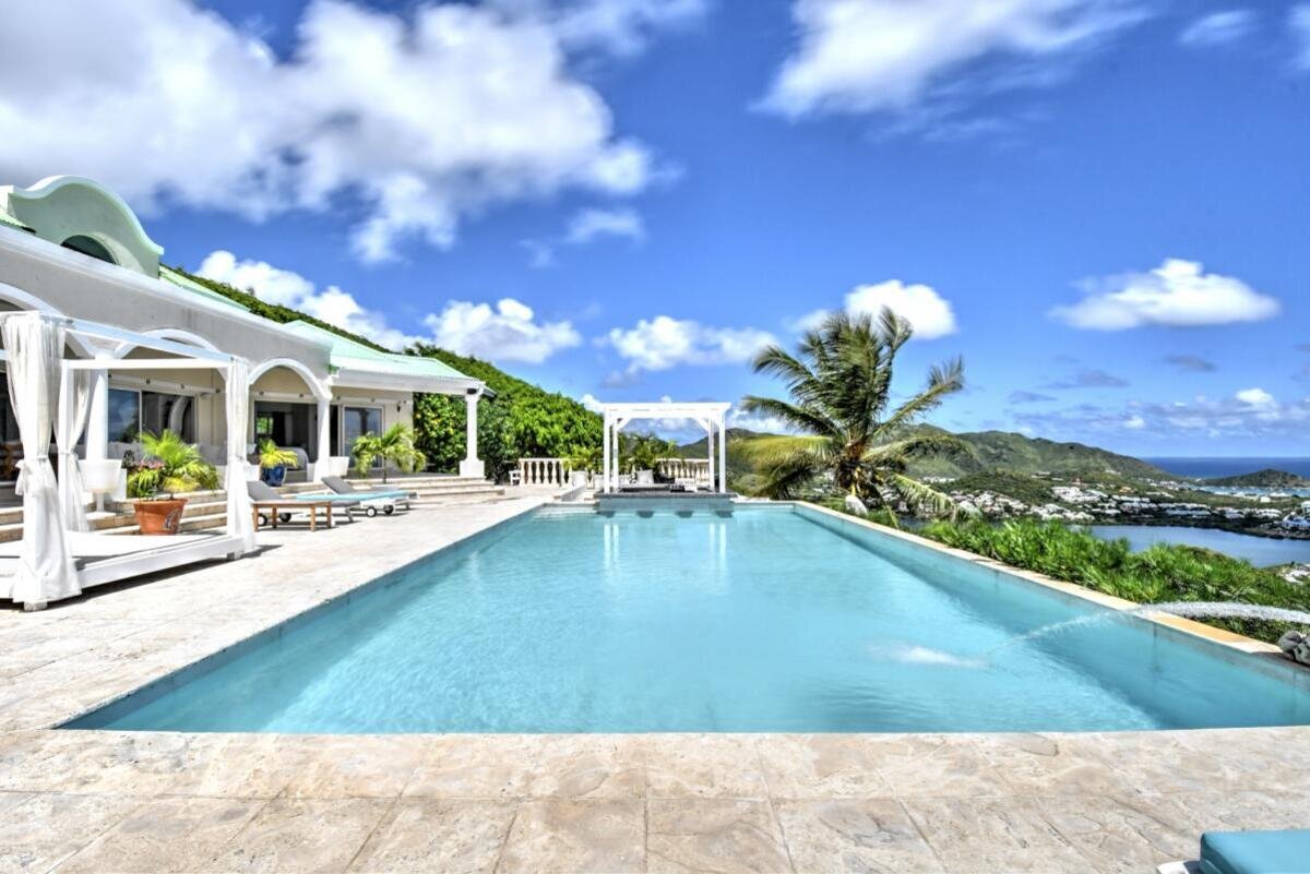 Villa T5 Sea View with a studio and T3 apartment