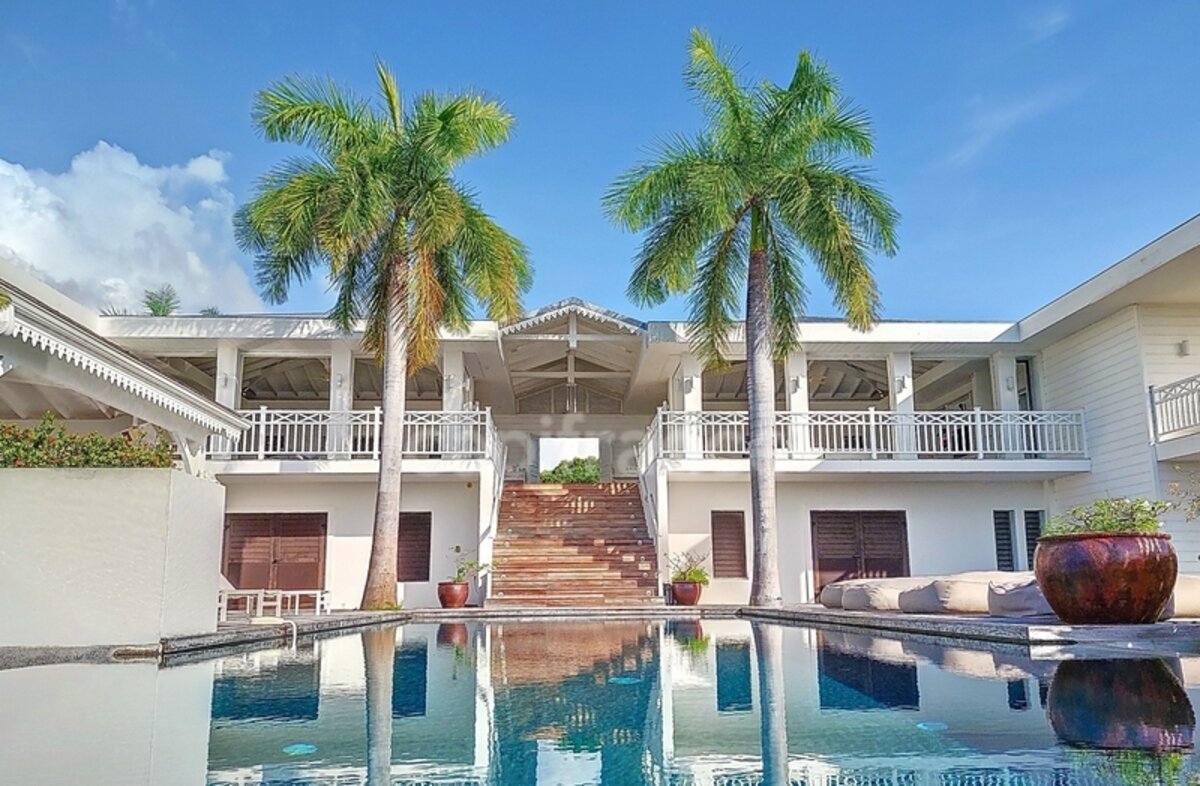 6 Bedroom Villa With Sea View And Caretaker'S House On