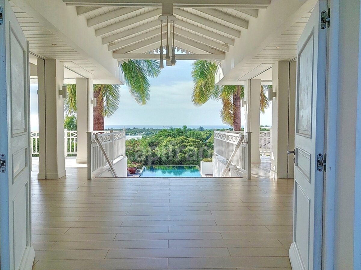 6 Bedroom Villa With Sea View And Caretaker'S House On