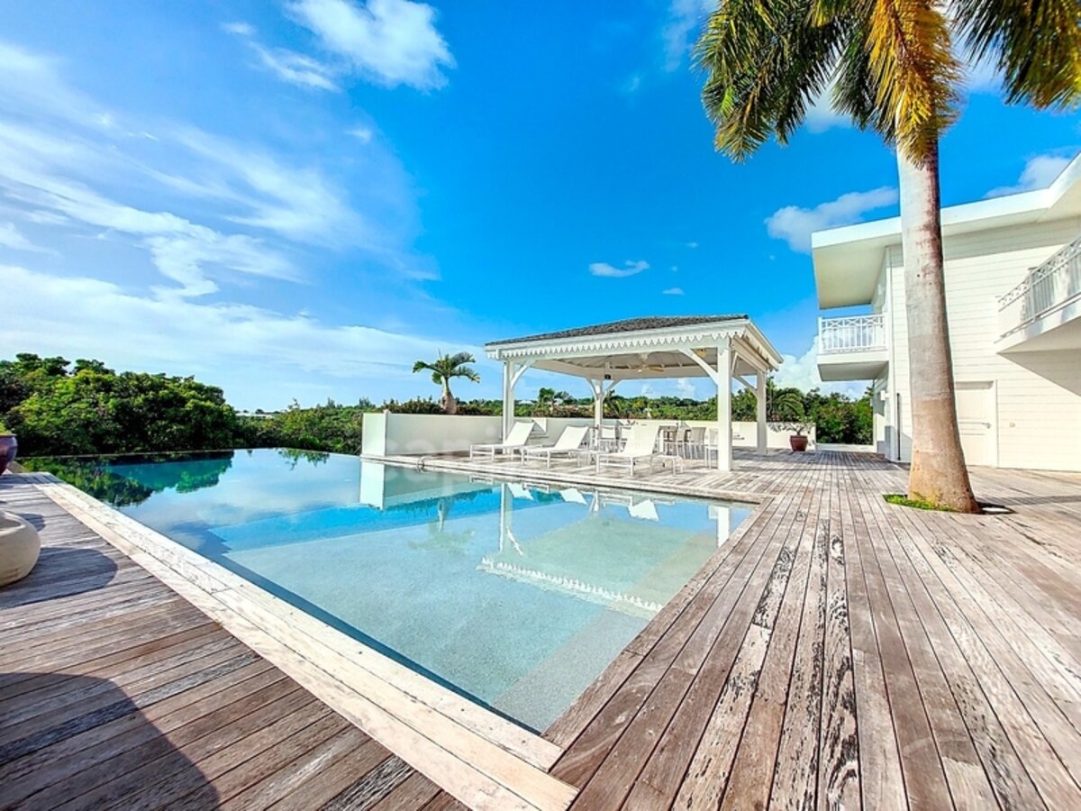 6 Bedroom Villa With Sea View And Caretaker'S House On