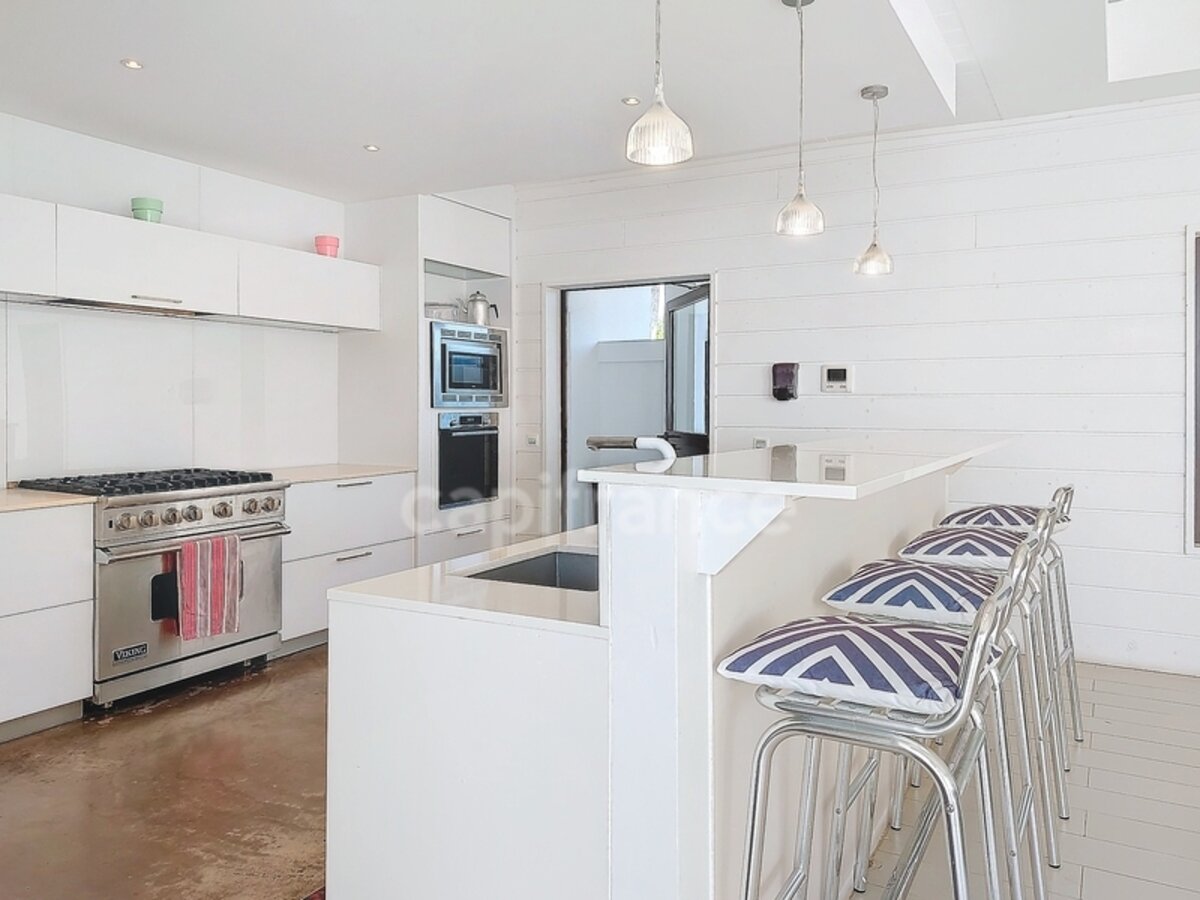 6 Bedroom Villa With Sea View And Caretaker'S House On