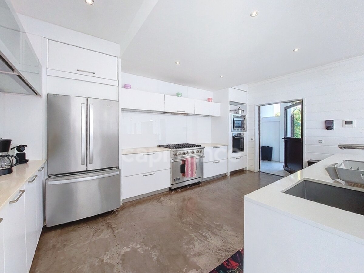 6 Bedroom Villa With Sea View And Caretaker'S House On