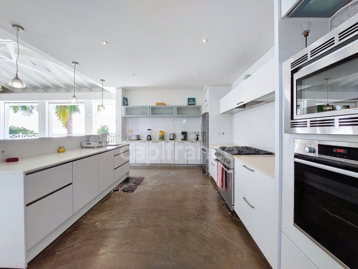 6 Bedroom Villa With Sea View And Caretaker'S House On