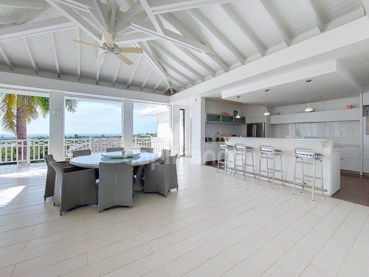 6 Bedroom Villa With Sea View And Caretaker'S House On