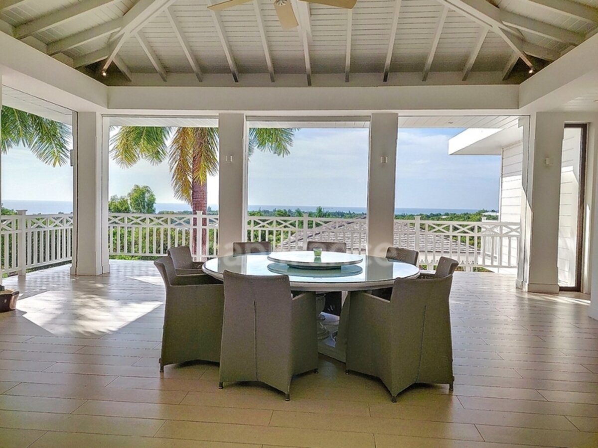 6 Bedroom Villa With Sea View And Caretaker'S House On