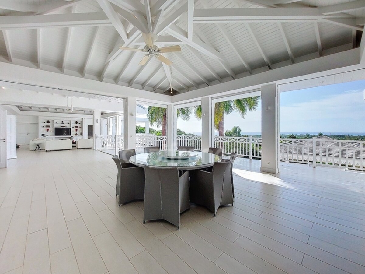 6 Bedroom Villa With Sea View And Caretaker'S House On