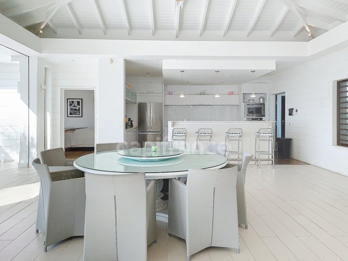 6 Bedroom Villa With Sea View And Caretaker'S House On