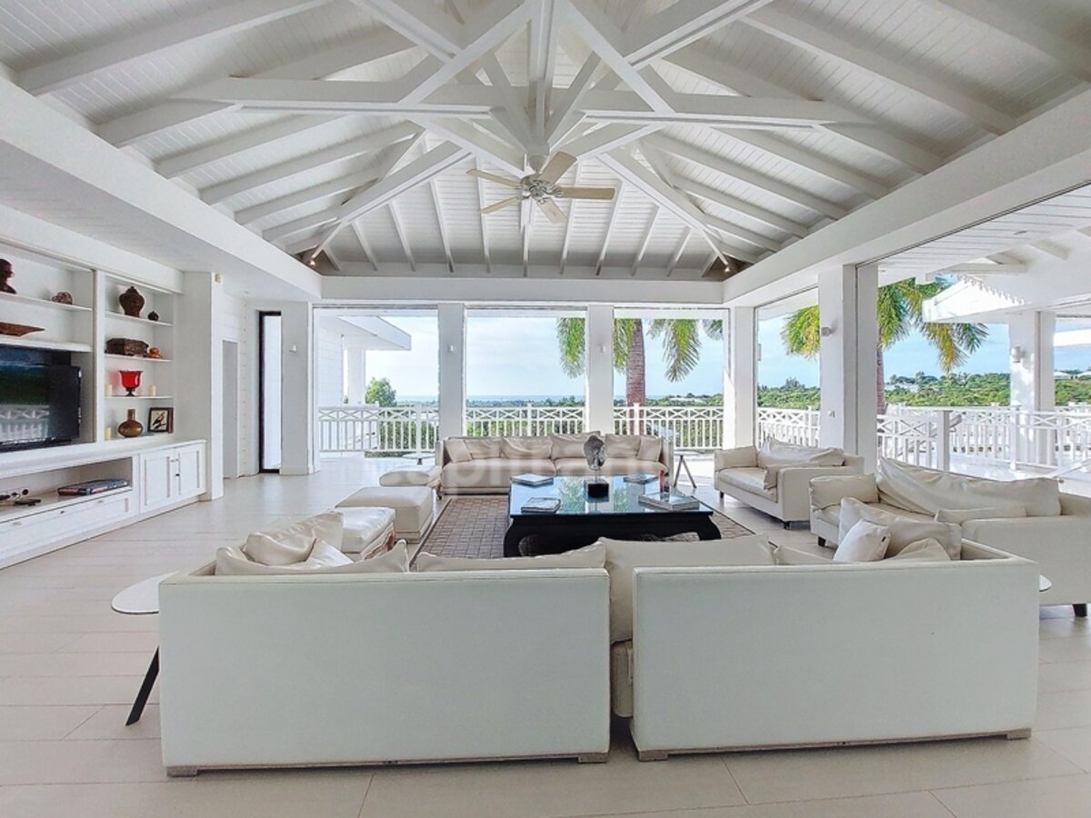 6 Bedroom Villa With Sea View And Caretaker'S House On