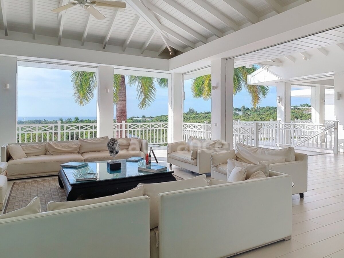 6 Bedroom Villa With Sea View And Caretaker'S House On