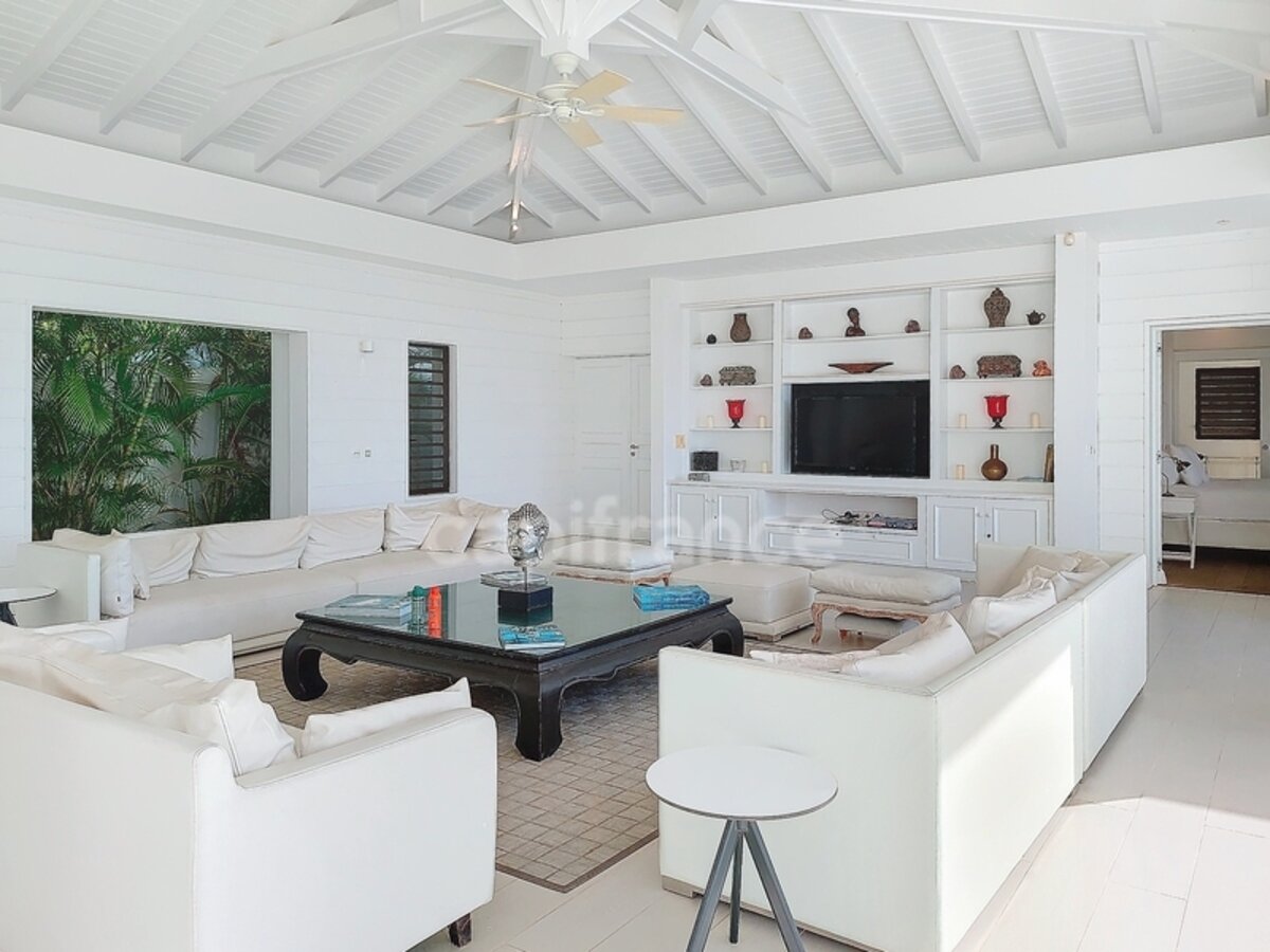 6 Bedroom Villa With Sea View And Caretaker'S House On