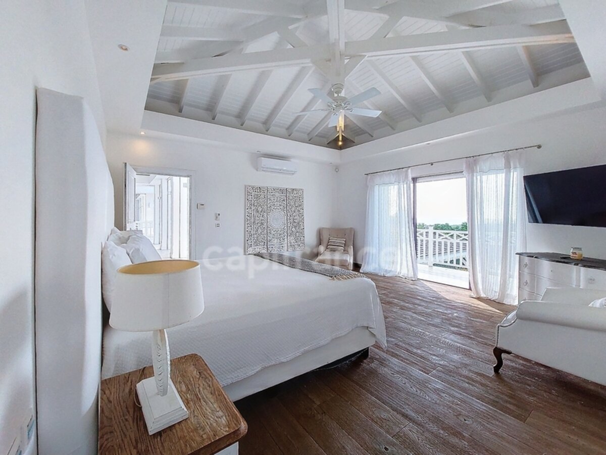 6 Bedroom Villa With Sea View And Caretaker'S House On