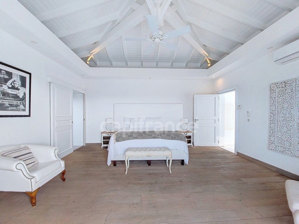 6 Bedroom Villa With Sea View And Caretaker'S House On