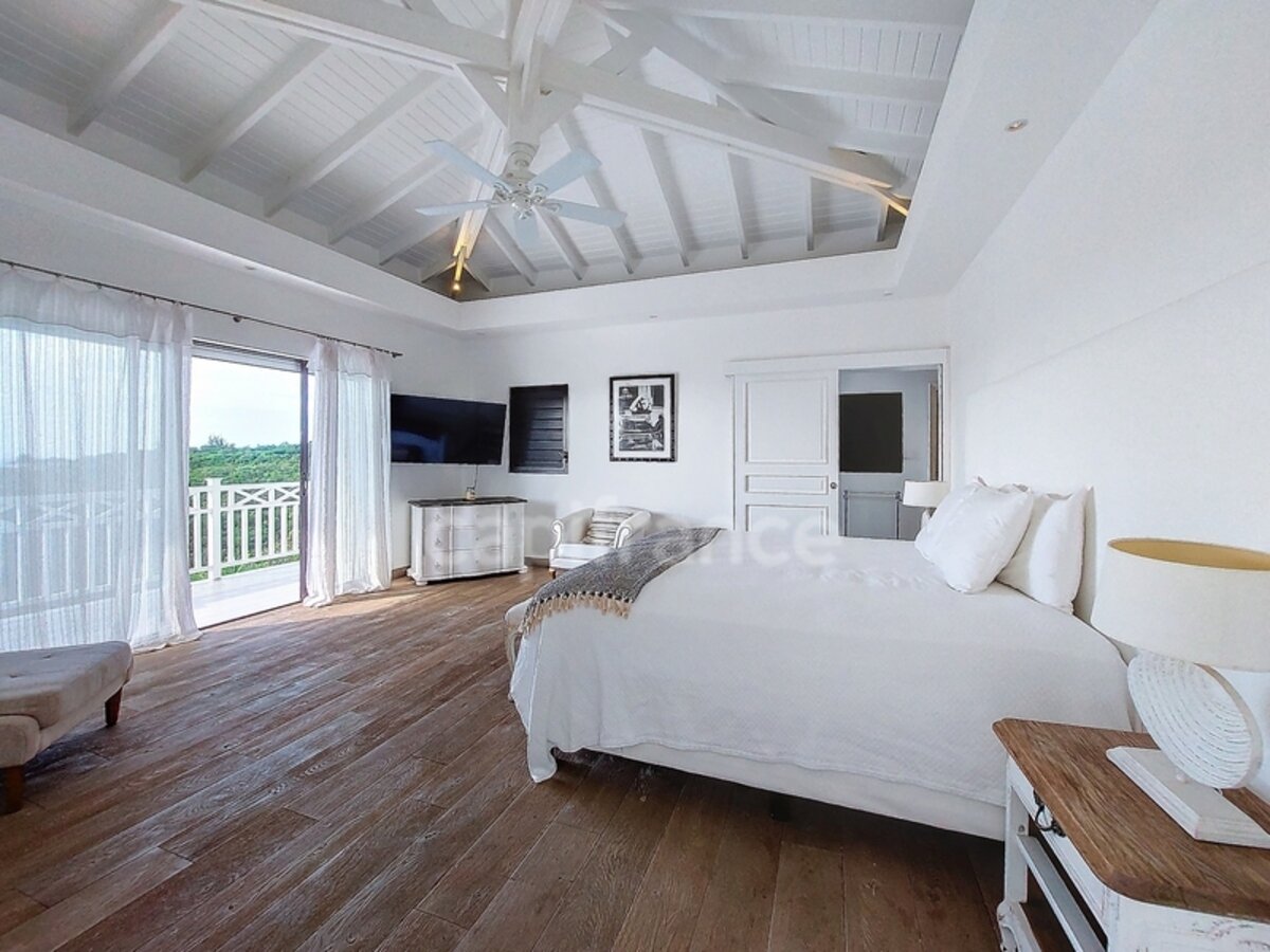 6 Bedroom Villa With Sea View And Caretaker'S House On