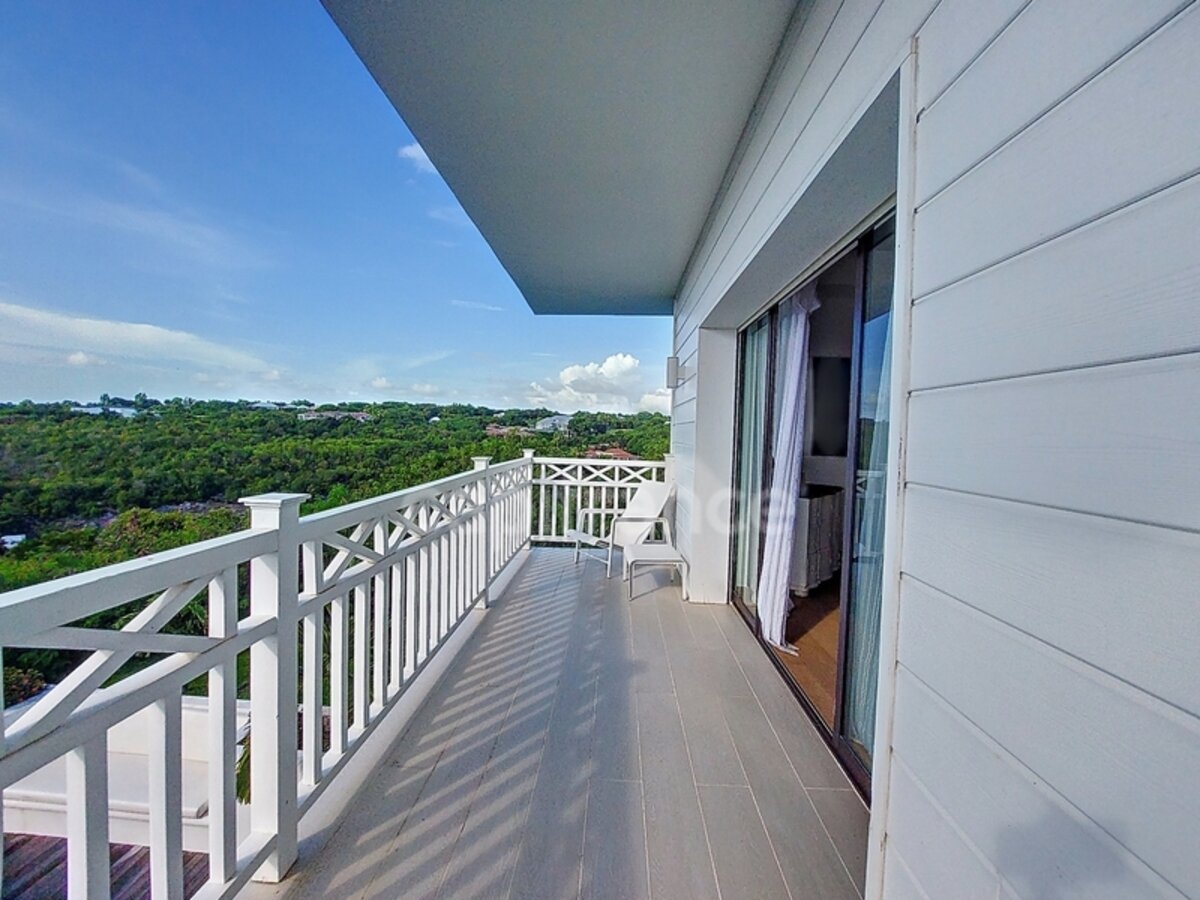 6 Bedroom Villa With Sea View And Caretaker'S House On