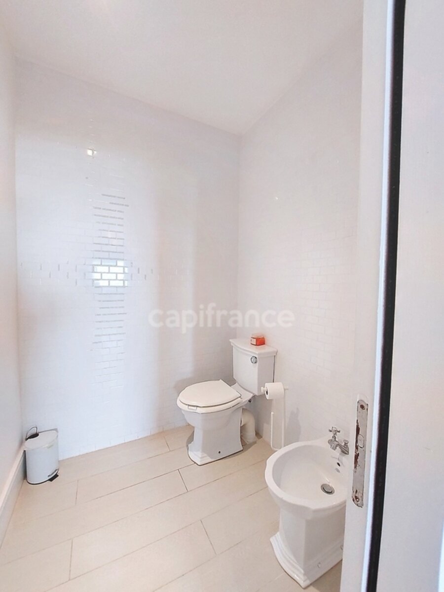 6 Bedroom Villa With Sea View And Caretaker'S House On