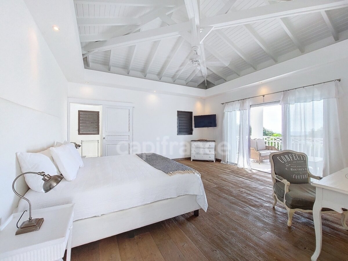 6 Bedroom Villa With Sea View And Caretaker'S House On