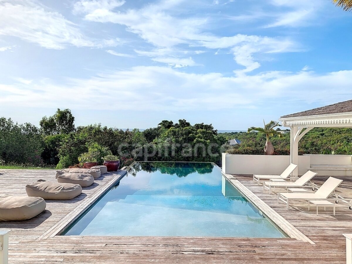 6 Bedroom Villa With Sea View And Caretaker'S House On