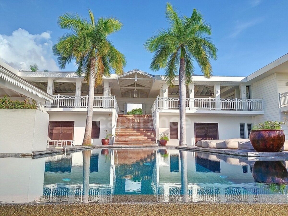 6 Bedroom Villa With Sea View And Caretaker'S House On