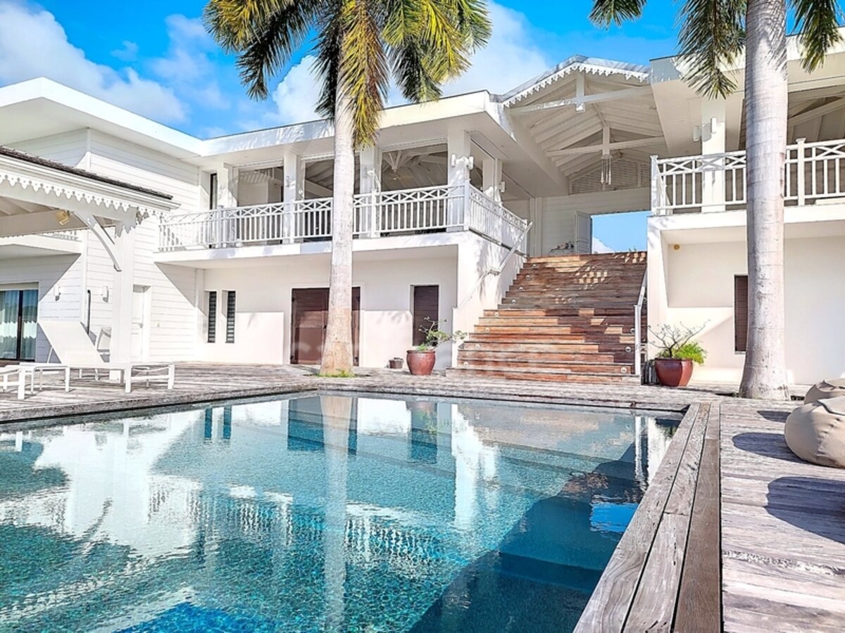 6 Bedroom Villa With Sea View And Caretaker'S House On